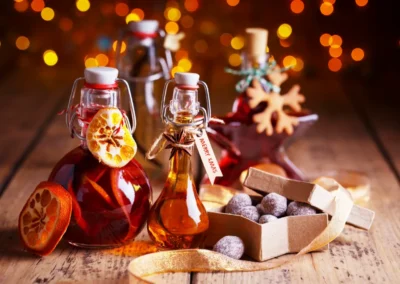 Weihnachten im Glas: So gelingen Ihnen selbstgemachte Liköre, die alle begeistern werden