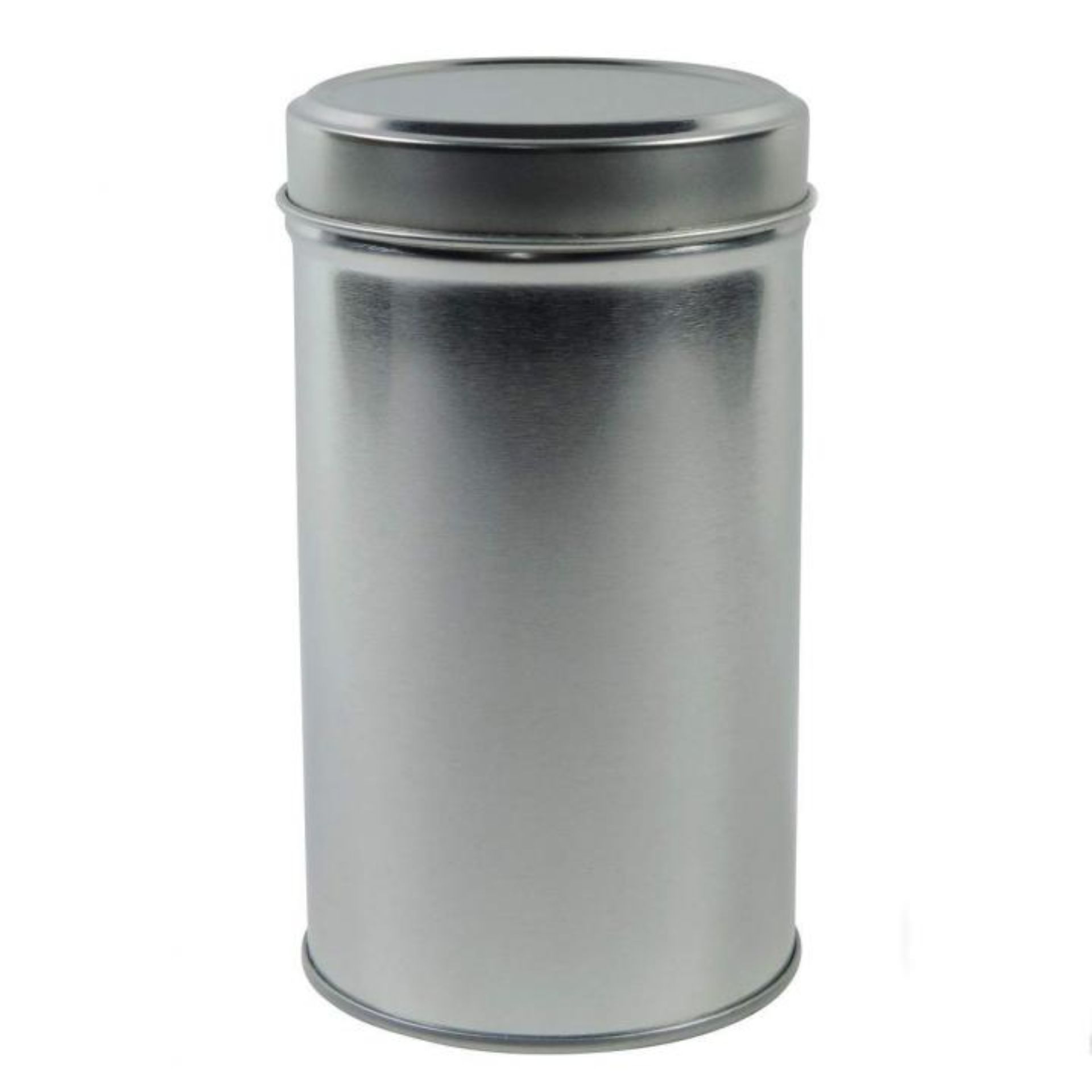 Teedose aus Metall mit Aromadeckel – Ø 6,5 x 10,7 cm Vorratsdose für losen Tee Bild einer Teedose mit den Maßen 6,5 x 10,7 cm, ausgestattet mit einem Aromadeckel, ideal zur Aufbewahrung von Tee und anderen losen Lebensmitteln.