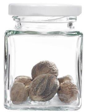 Bunte Getränkedosen Sortiment mit farbenfrohem Design und spritzigen Motiven Drei leere, durchsichtige Glasflaschen mit Kronkorkenverschluss stehen nebeneinander auf einem weißen Hintergrund; die mittlere Flasche ist etwas höher als die beiden äußeren.