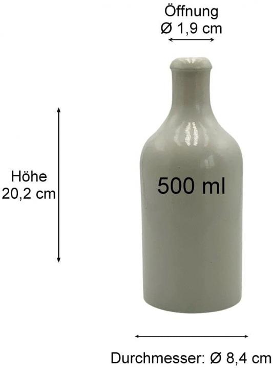 Steingut Ölgefäß 500 ml Cremeweiß mit Ausgießer - Made in Germany Cremeweiße 500-ml-Oelflasche aus Steingut mit Ausgießer, zylindrische Form, glatte Oberfläche, hergestellt in Deutschland, stehend auf neutralem Hintergrund.