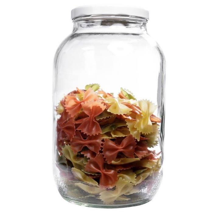 Weiße zylindrische Getränkedose 3400ml gefüllt Weißes zylindrisches Glas mit weißem Schraubdeckel, gefüllt mit einer hellen, cremigen Substanz, vor neutralem Hintergrund.