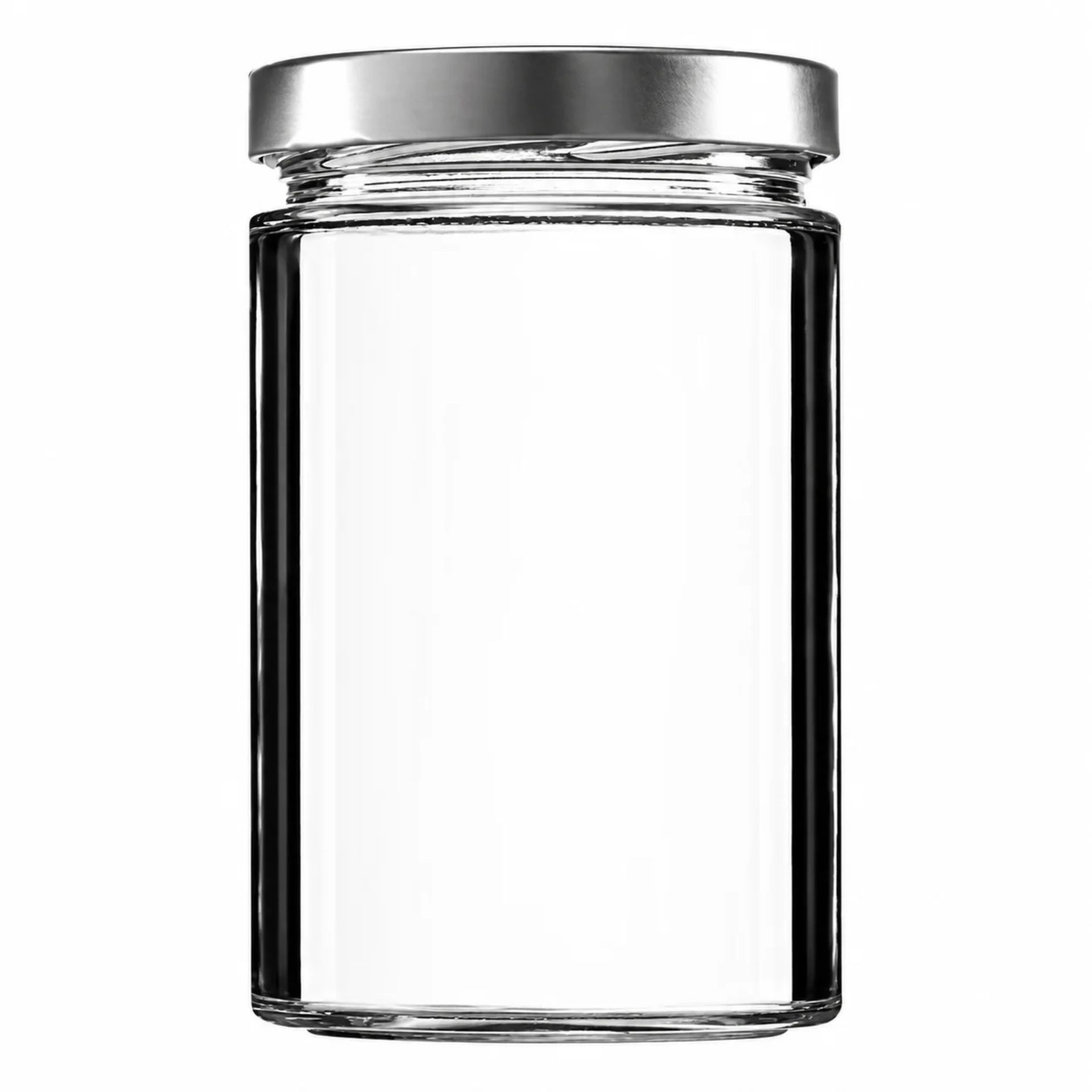 Ein leeres Einmachglas aus klarem Glas mit einem Schraubdeckel in Silber, 580 ml Fassungsvermögen, stehend auf weißem Hintergrund.