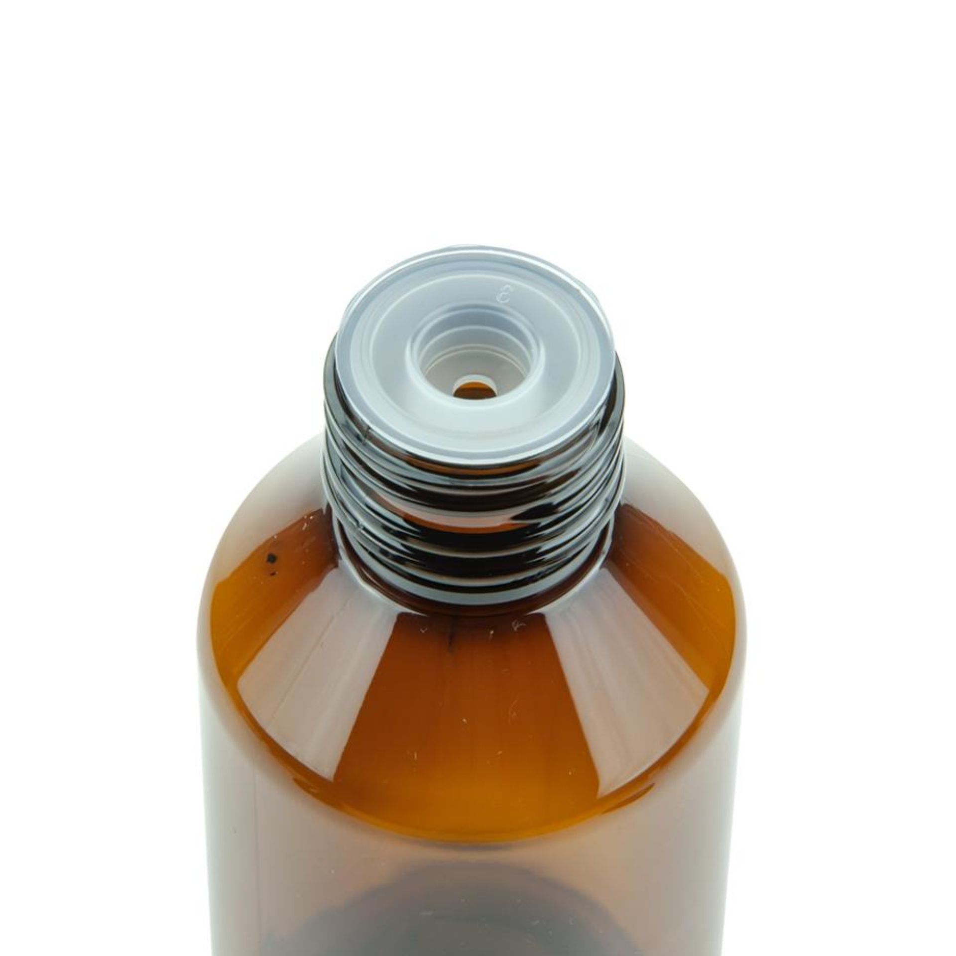 Dosierspritze mit Adapter für PET-Apothekerflaschen PP28 Gewinde – Mikken VIX28PKX10 Dosierspritze mit transparentem Zylinder, schwarzer Dichtung und Adapter für PET-Apothekerflaschen mit PP28-Gewinde, liegend auf weißem Hintergrund.