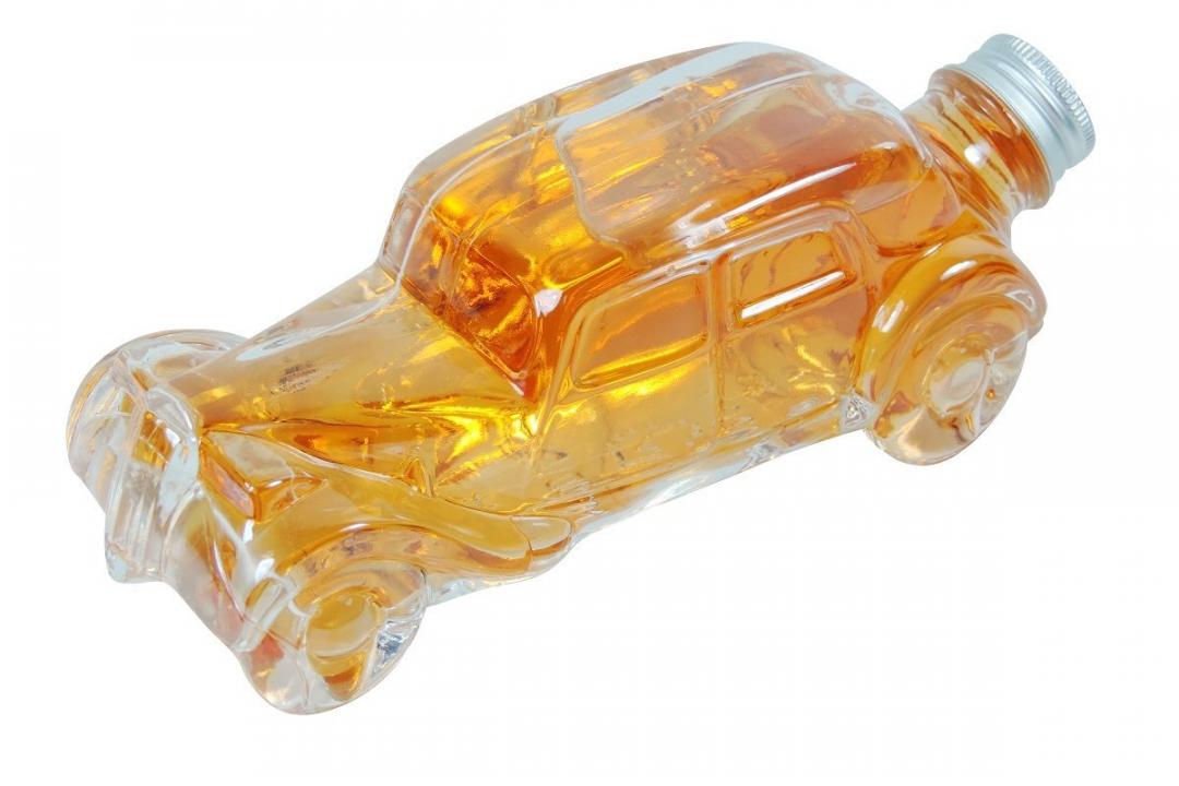 Klare 200-ml-Glasflasche im Oldtimer-Stil mit silbernem Schraubdeckel, auf weißem Hintergrund stehend.