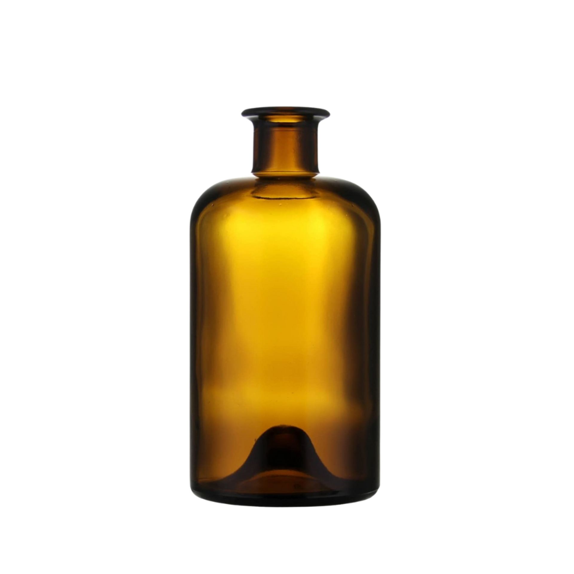 Braune Glasflasche mit 500 ml Fassungsvermögen, verschlossen mit einem Naturkorken, auf weißem Hintergrund.