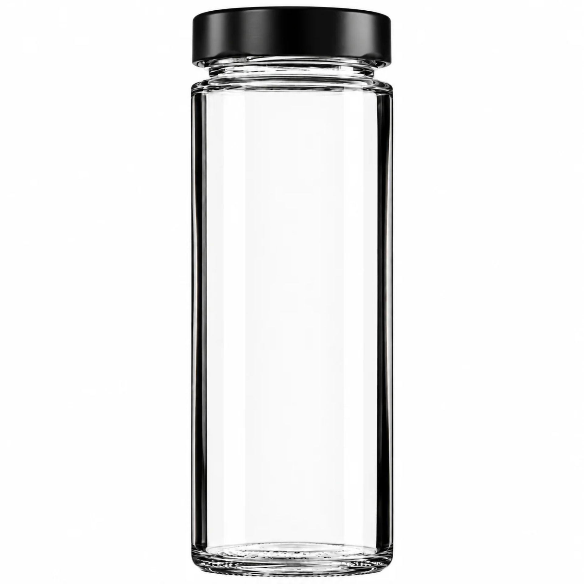 Zwei durchsichtige Longneck-Bierflaschen aus Glas mit Kronkorken, gefüllt mit bernsteinfarbener Flüssigkeit, nebeneinander stehend auf weißem Hintergrund.