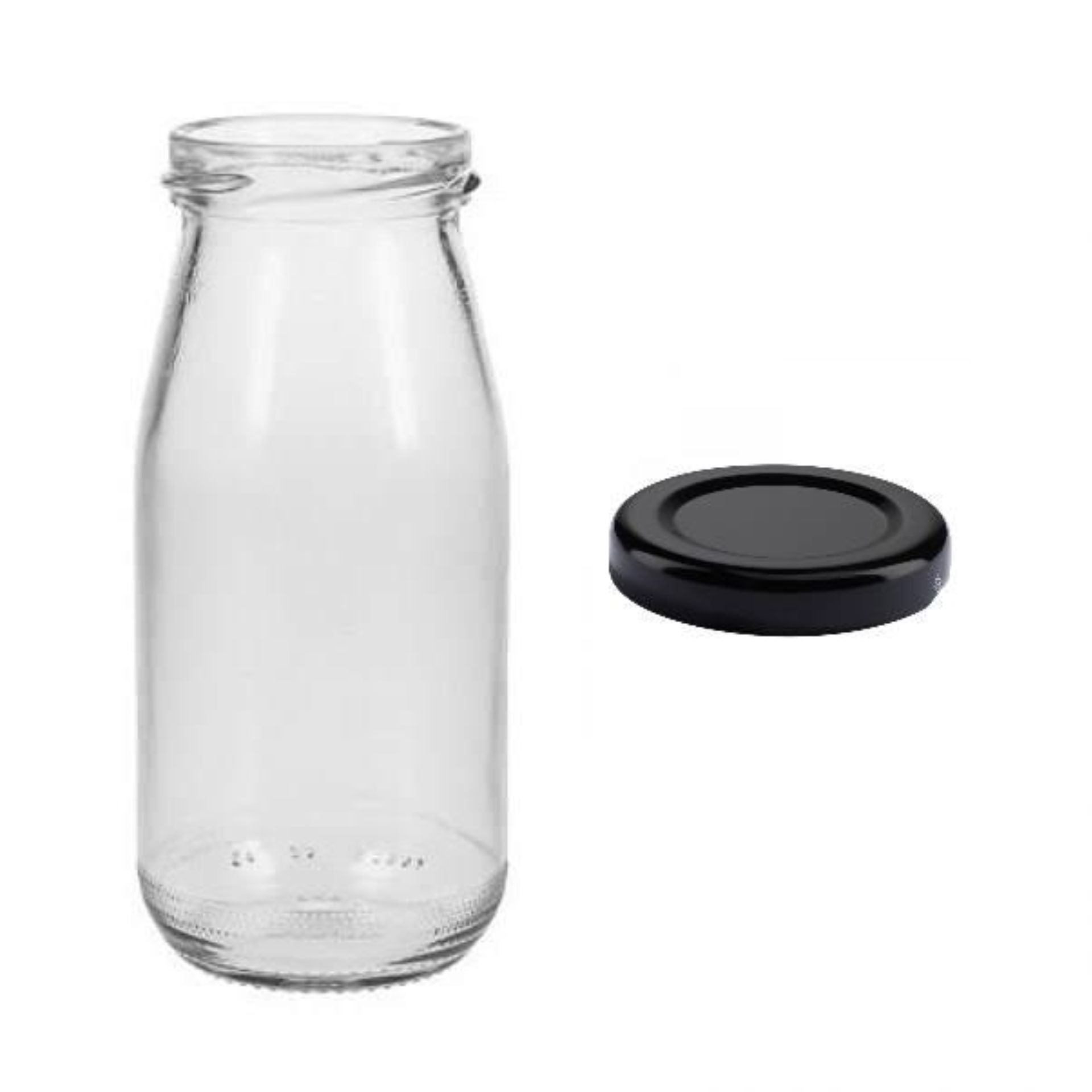Schwarzes, zylindrisches Glas mit leicht nach außen gewölbtem Rand, auf weißem Hintergrund stehend.