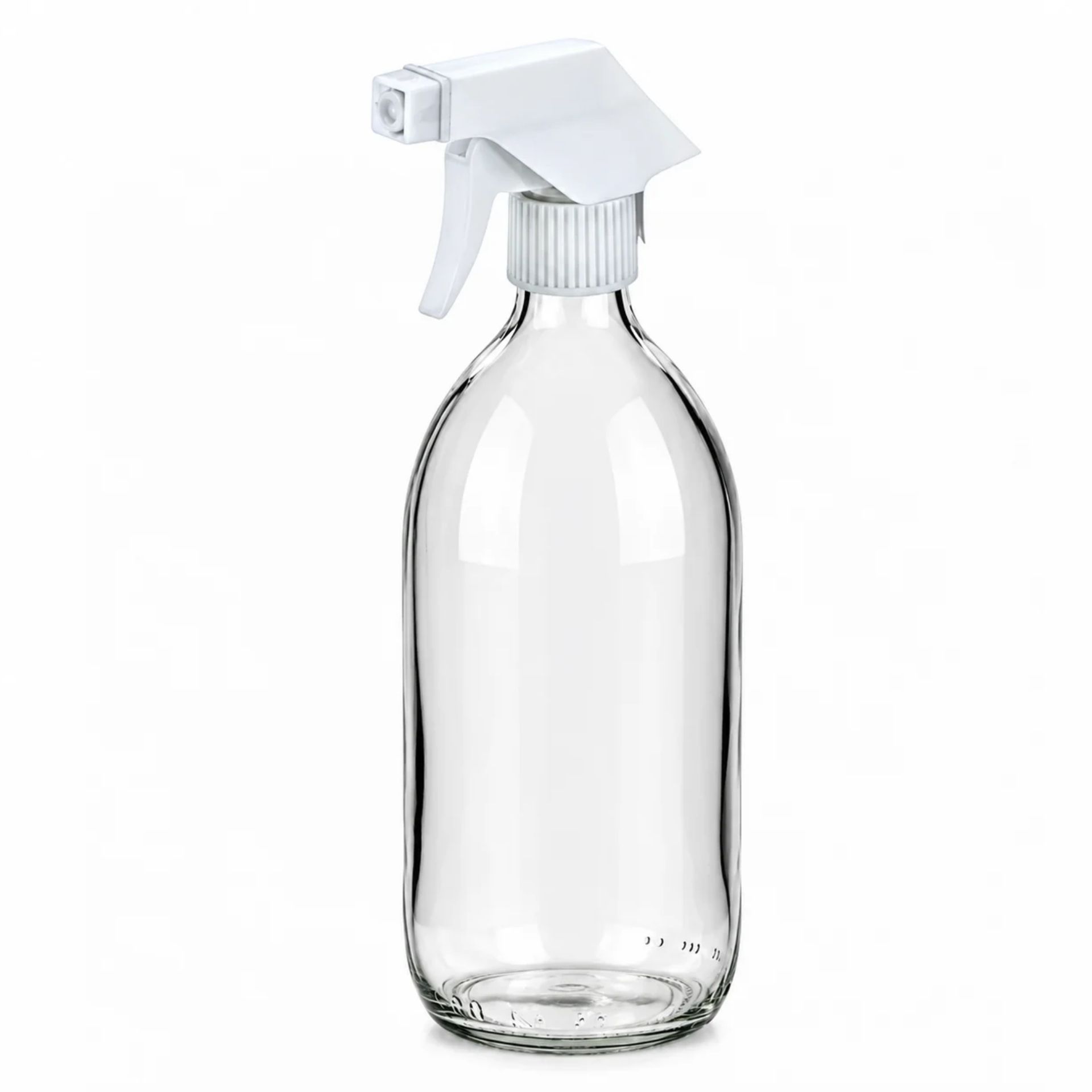 Transparente 500-ml-Sprühflasche aus Kunststoff mit weißem Trigger-Sprühkopf, auf neutralem Hintergrund.
