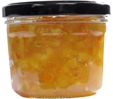 Facette 240ml Gläser Set – Hochwertiges Design und Vielseitigkeit für Ihre Getränke Vier leere, klare Einmachgläser mit 240 ml Fassungsvermögen stehen nebeneinander auf weißem Hintergrund; sie haben eine strukturierte Oberfläche mit Facetten und einen breiten, runden Schraubrand.