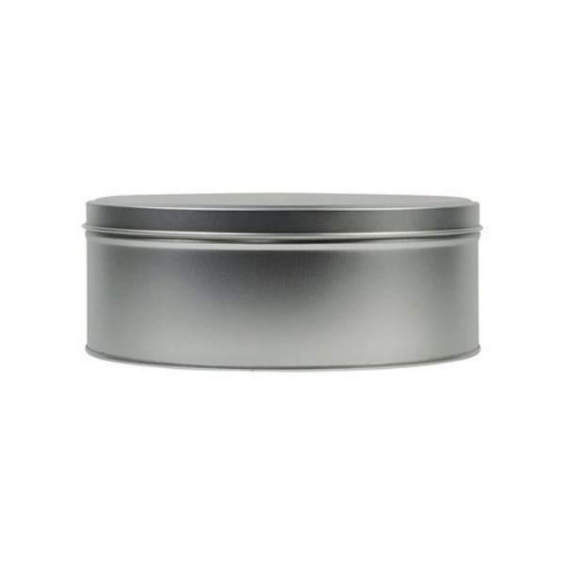 Runde Keksdose aus Metall mit Deckel – Ø 19,9 cm Vorratsdose zur Aufbewahrung von Keksen und Gebäck Runde Keksdose mit einem Durchmesser von 19,9 cm und einer Höhe von 7,5 cm, ideal als Vorratsdose. Hochwertiges Design mit festem Verschluss für sichere Aufbewahrung von Gebäck oder anderen Lebensmitteln. Perfekt für Küchenorganisation und Vorratshaltung.