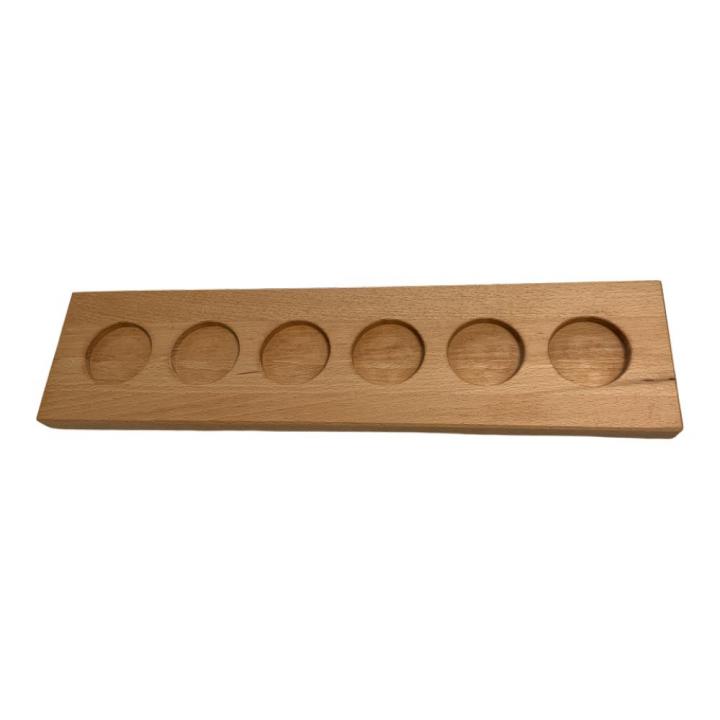 Gewürzregal aus Buche mit 6 Gläsern – Wandregal zur Aufbewahrung von Gewürzen Gewürzregal aus Buche für die Wandmontage mit sechs Ablageflächen zur platzsparenden Aufbewahrung von Gewürzen und Küchenutensilien