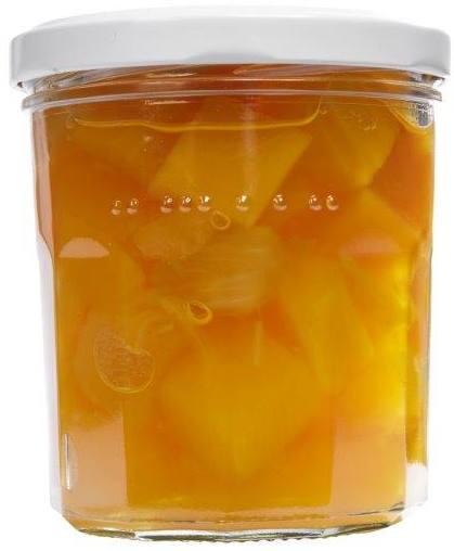Vier klare Facettengläser mit je 324 ml Fassungsvermögen, symmetrisch auf weißem Hintergrund angeordnet.