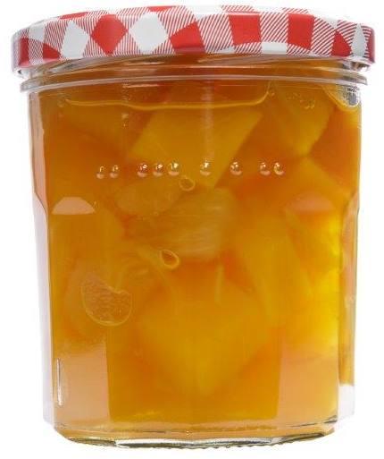 Vier leere, klare Glasbecher mit Facettenschliff stehen auf einer weißen Oberfläche in zwei Reihen hintereinander; sie haben ein Fassungsvermögen von 324 ml und sind identisch geformt.