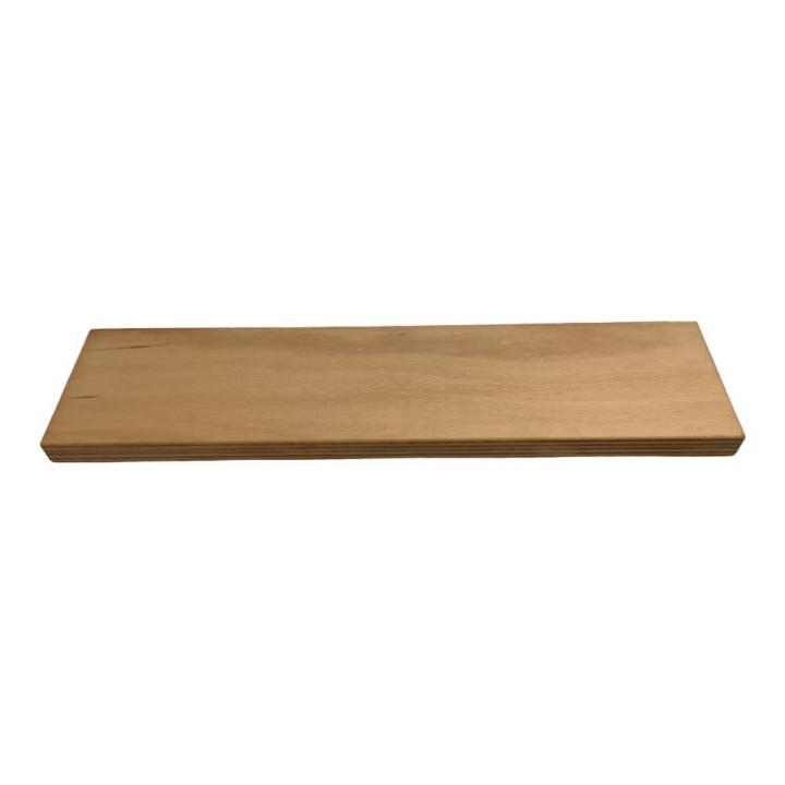 Gewürzregal aus Multiplex-Holz mit Gläsern – Wandregal für Küche und Vorrat Gewürzregal Board aus Multiplex Holz mit mehreren Etagen zur Aufbewahrung von Gewürzgläsern und Dosen vor weißem Hintergrund, ideal für eine ordentliche Küchenorganisation.