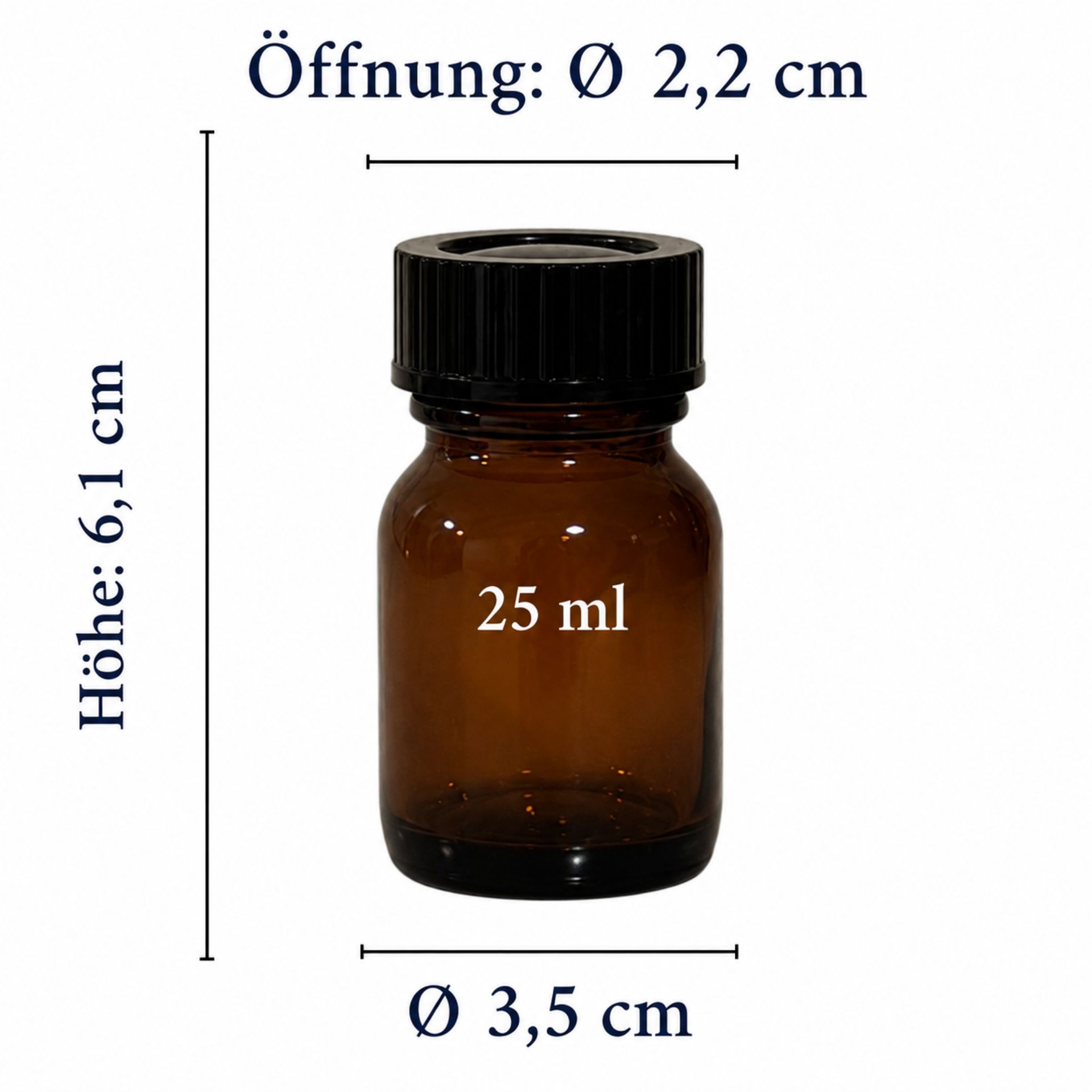 Leere, klare Glasflasche mit Schraubgewinde, zylindrische Form, glatter Hals und ohne Etikett, stehend auf weißem Hintergrund.