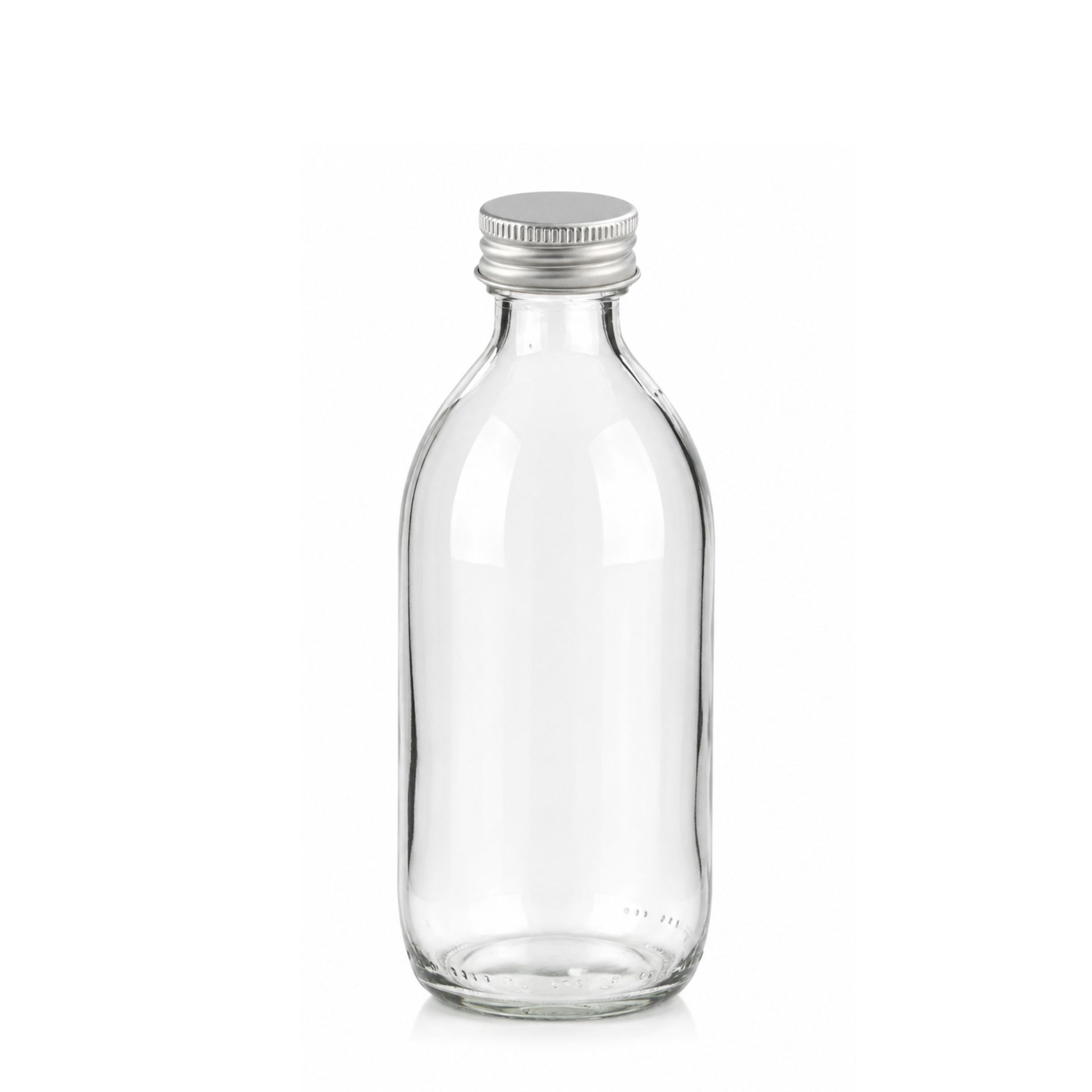 250-ml-Sirupflasche aus klarem Glas mit silberfarbenem Schraubverschluss, stehend vor weißem Hintergrund